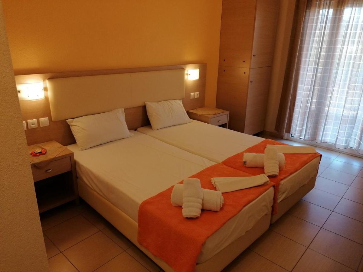 Decauville Hotel Gerakini Exterior photo