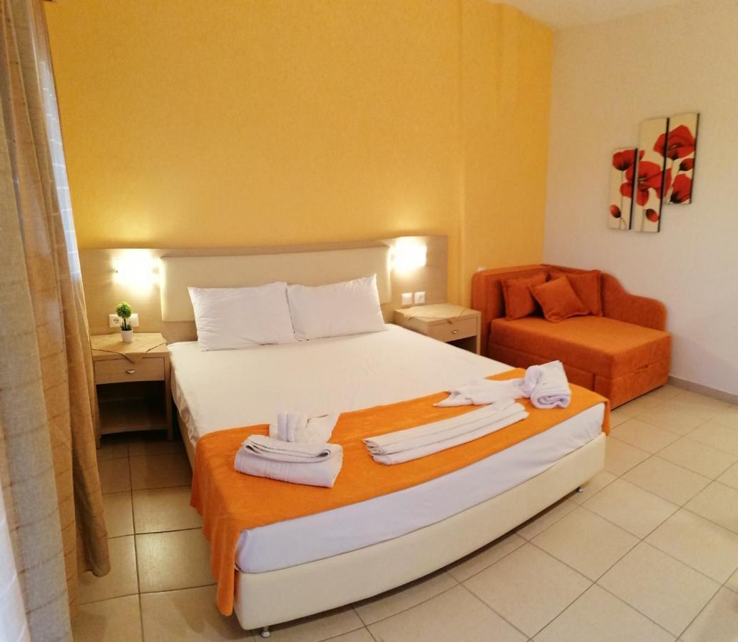 Decauville Hotel Gerakini Exterior photo