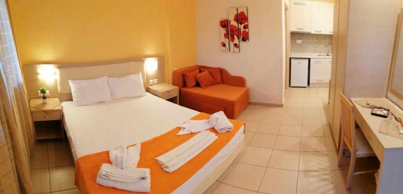 Decauville Hotel Gerakini Exterior photo
