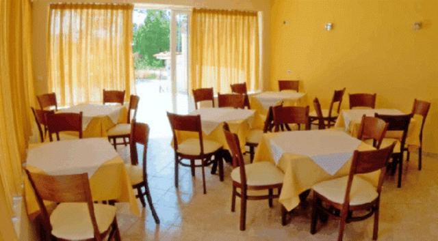 Decauville Hotel Gerakini Exterior photo